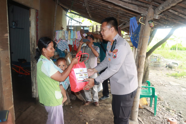 Polri Peduli, Polresta Sidoarjo Salurkan Bantuan Kemanusiaan untuk Negeri