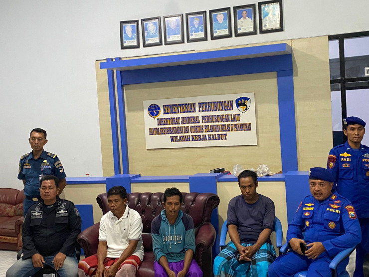 Tim SAR Gabungan Satpolairud Polres Situbondo Berhasil Selamatkan 3 ABK KLM Tunas Abadi