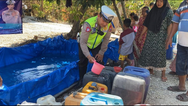 Polres Bojonegoro Kembali Salurkan Air Bersih Untuk Warga