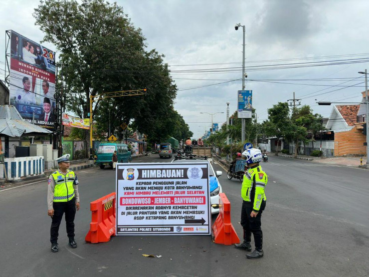 Bantu Urai Kepadatan di Pelabuhan Ketapang, Polres Situbondo Alihkan Kendaraan Menuju Banyuwangi Lewat Jalur Selatan