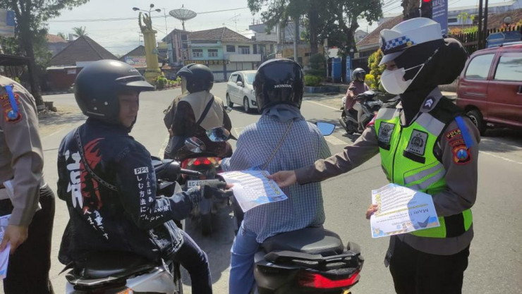 Operasi Patuh Semeru 2023, Polres Blitar Berikan Edukasi Lalu Lintas Kepada Masyarakat