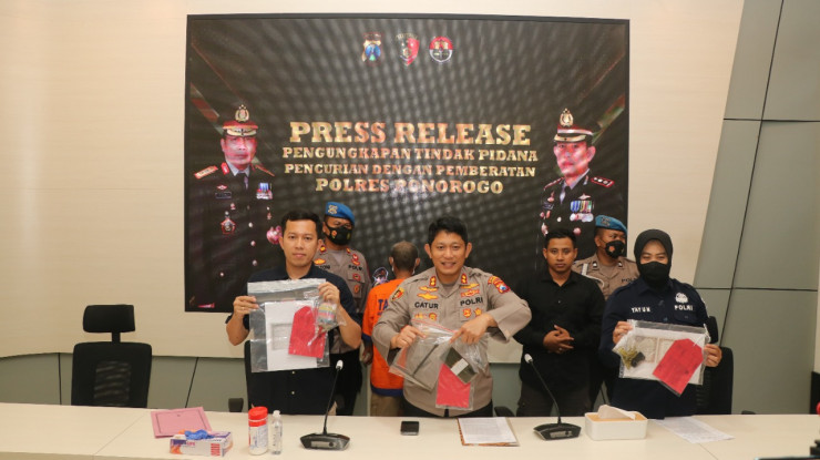 Polres Ponorogo Ungkap Curanmor Spesialis Mobil Barang, 4 Tersangka Berhasil Diamankan