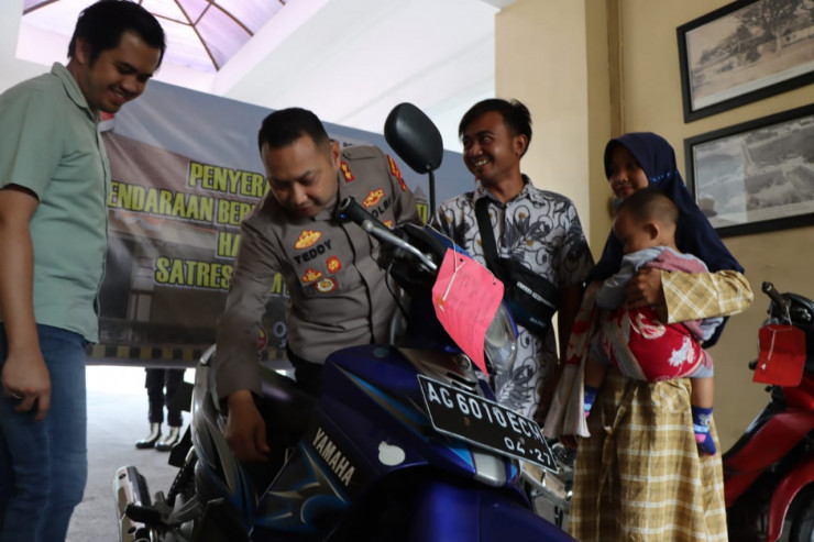 Kapolres Kediri Kota Serahkan Kendaraan Bermotor Kepada Para Korban Curanmor