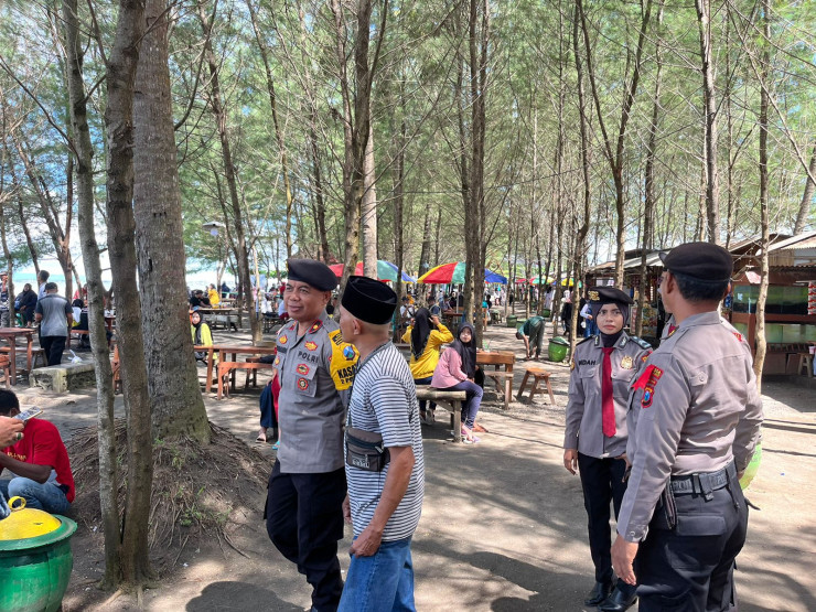 Libur Lebaran, Polisi Banyuwangi Siaga di Tempat Wisata Jamin Aman dan Nyaman Warga