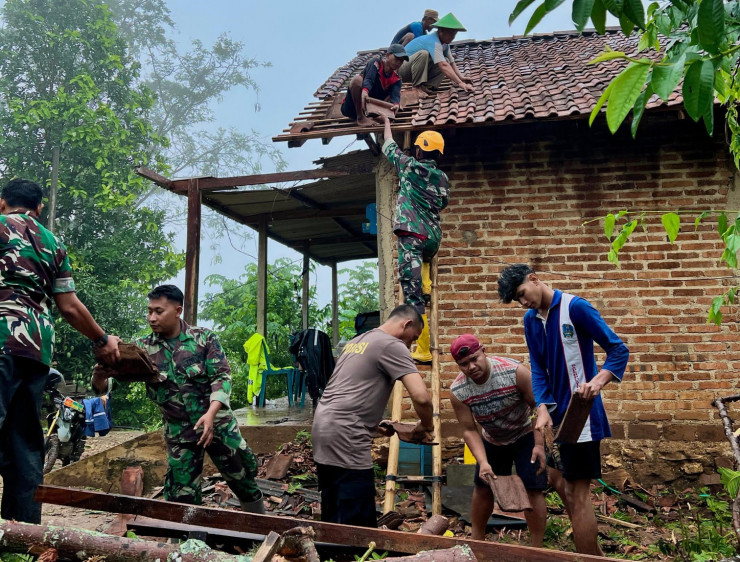 Polres Pacitan, BPBD dan TNI Gerak Cepat Atasi Dampak Bencana Alam di Tengah Cuaca Ekstrem
