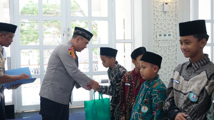 Polresta Sidoarjo Peringati Maulid Nabi dan Berikan Santunan