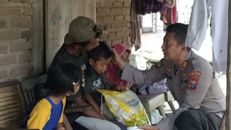 Polisi di Ponorogo Salurkan Bantuan Untuk Warga Yang Memiliki Balita Berstatus Stunting