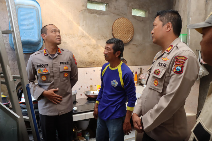 Kapolres Malang Bersama Muspika dan Relawan Segera Renovasi Rumah Keluarga Korban Kanjuruhan