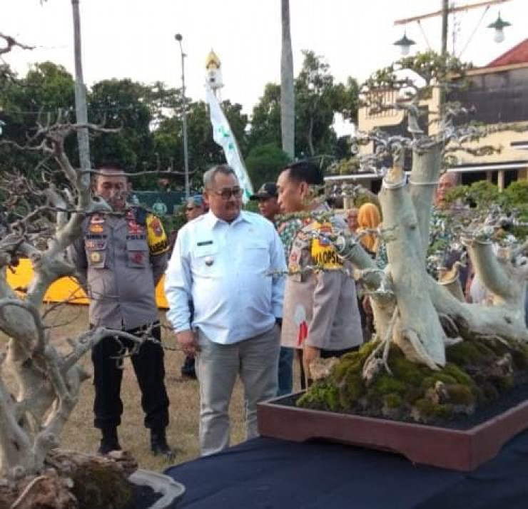 Polres Bondowoso Bangkitkan Ekonomi Masyarakat Dengan Gelar Kontes Bonsai di Hari Bhayangkara ke -77