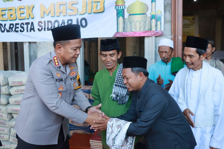 Kapolresta Sidoarjo Jumat Curhat di Masjid Jami’ Al Hasan Masangan Kulon