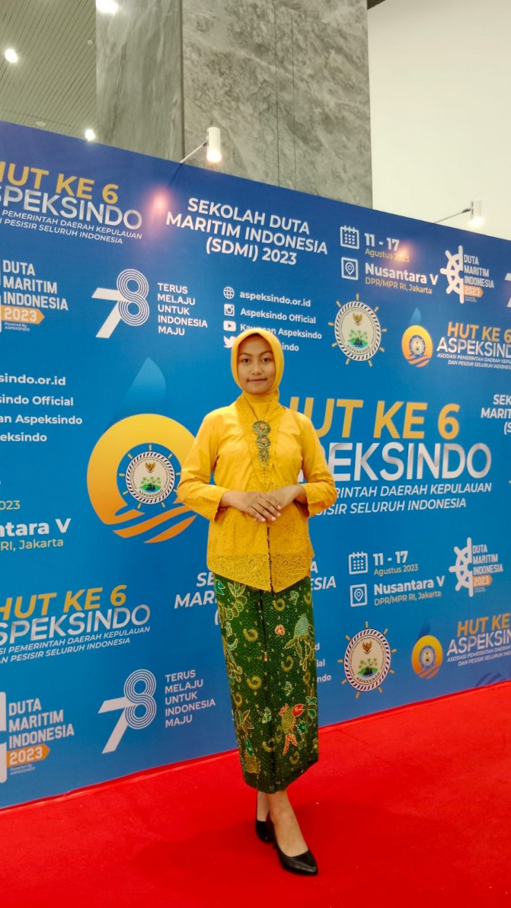 HADIRI HUT ASPEKSINDO KE 6 DIANNY VIVIN MENGENAKAN BAJU ADAT SIDOARJO