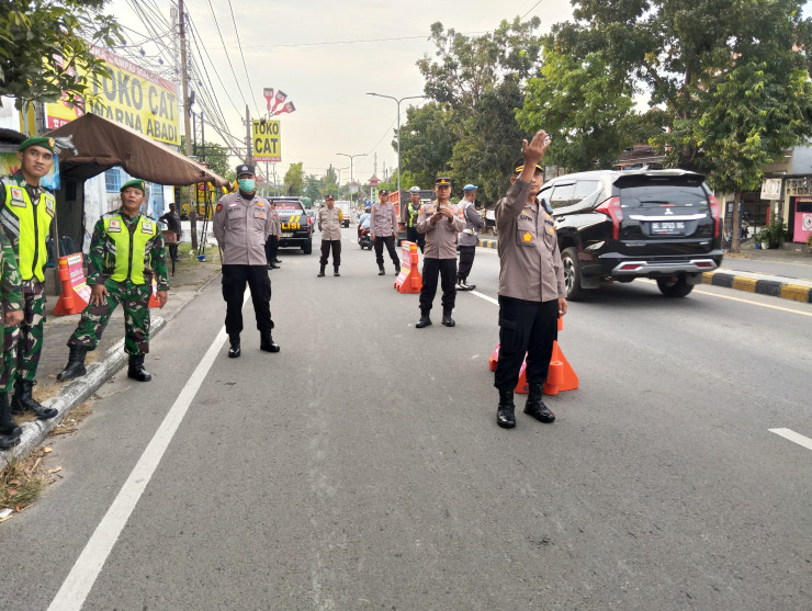 Sinergitas Polres Madiun bersama TNI Siagakan Ratusan Personel Jaga Kondusifitas Satu Suro