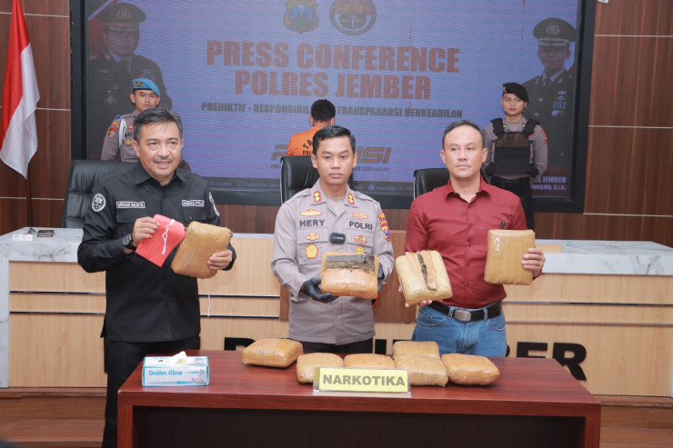 Polres Jember Ungkap Kasus Narkoba Jaringan Medan-Bali, 10 Kg Ganja Berhasil Disita