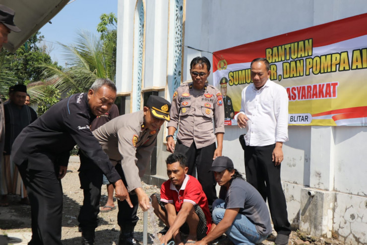 Hadapi Musim Kemarau Polres Blitar Berikan Bantuan Sumur Bor dan Pompa Air Untuk Warga