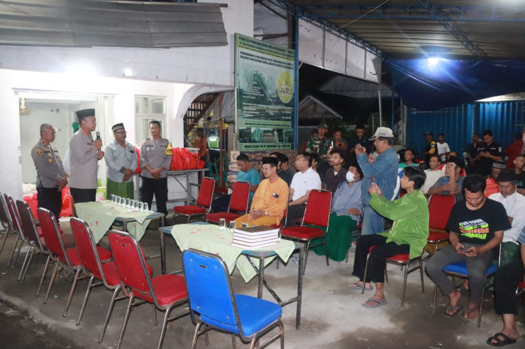 Kapolresta Sidoarjo Serap Aspirasi masyarakat dan Berbagi Sembako Jelang Idul Fitri