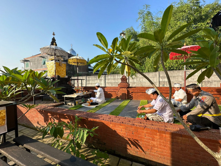 Persembayangan Hari Suci Pagerwesi di Pura Kertha Bumi Bhayangkara