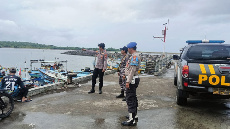 Polresta Banyuwangi Intensifkan Patroli Pesisir, Dukung Pencarian Korban KMP Tunu Pratama Jaya