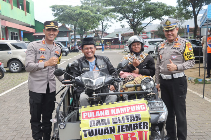 Mudik Aman dan Lancar, Warga Sampaikan Terima Kasih ke Polisi