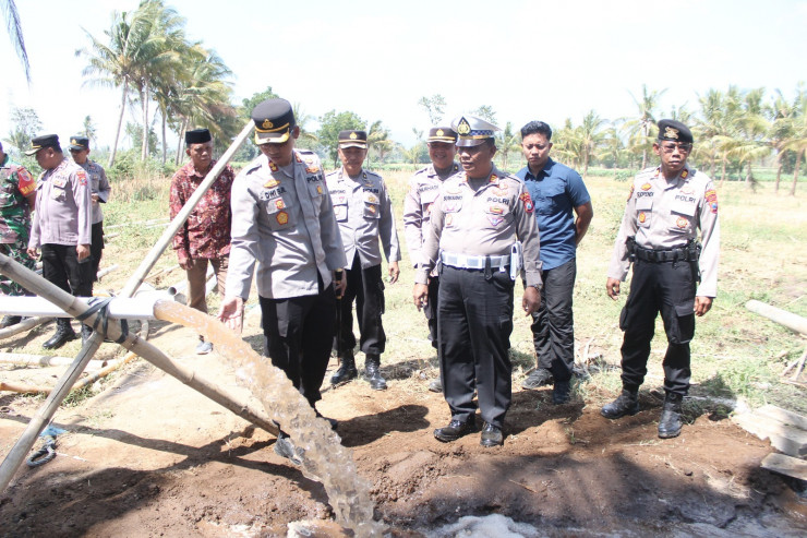 Polres Situbondo Bangun Sumur Bor Untuk Warga Banyuputih Atasi Dampak El Nino
