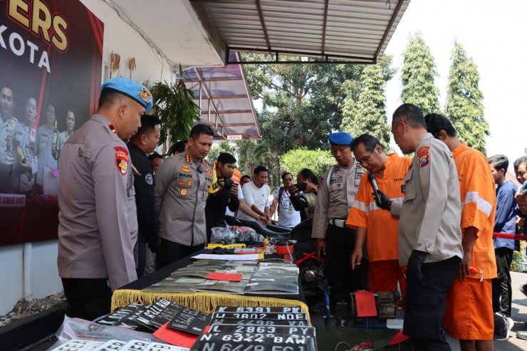 Polresta Malang Kota Berhasil Ungkap Penjualan Motor Hasil Curian, Lima Tersangka Diamankan