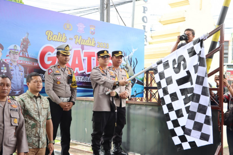 Kapolresta Banyuwangi Lepas 5 Bus Balik Mudik Gratis Polda Jatim Tujuan Malang dan Surabaya