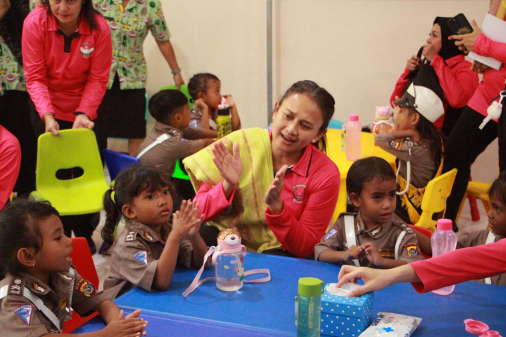 Ketua Bhayangkari Daerah NTT Sambut Hangat Kedatangan Ketua Umum Bhayangkari Ny. Juliati Sigit Prabowo di Kupang