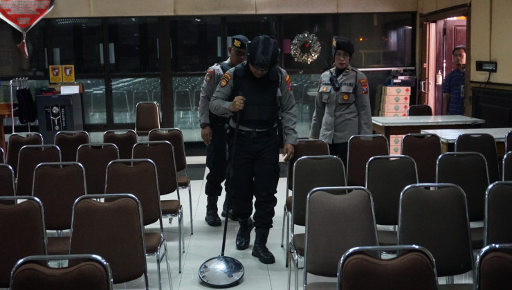 Jelang Misa Natal, Polisi Sterilisasi Gereja Sidoarjo