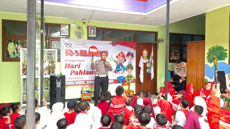 POLANTAS MENYAPA ANAK-ANAK PG–RA–TK AL AMIN, KENALKAN PROFESI POLRI DENGAN CARA MENYENANGKAN