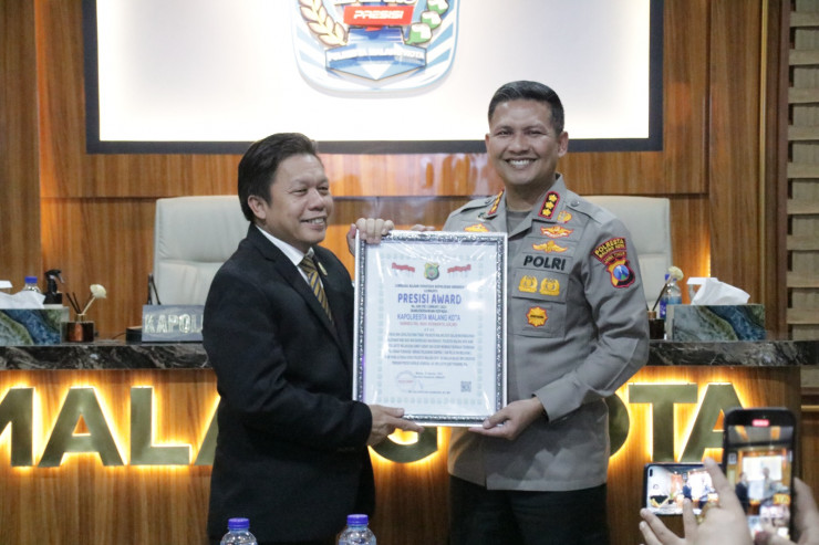 Kapolresta Malang Kota Terima Penghargaan Dari Lemkapi Terkait Program SIMPONI