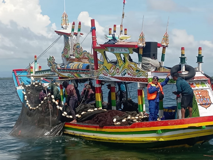 Polisi Amankan Tiga Kapal Bolga yang Melanggar Batas Wilayah Tangkap Ikan di Probolinggo