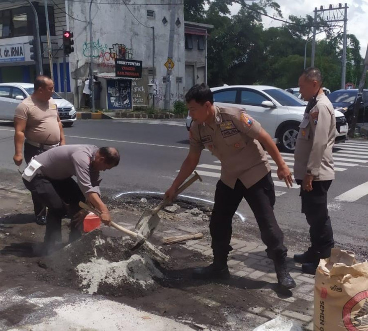Jalan Berlubang di Kota Malang Cegah Kecelakaan