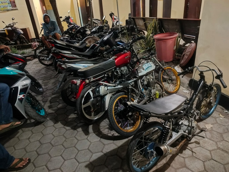 Tindaklanjuti Keluhan Warga Saat Jumat Curhat, Polisi Amankan 9 Motor Protolan di Situbondo