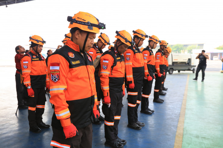 Polri Kembali Kirim Tim SAR dan Bantuan Logistik untuk Percepat Penanganan Gempa NTT
