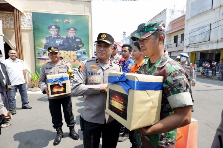 Wakapolda Jatim Cek Pospam dan Posyan Polres Pasuruan Kota, Beri Motivasi Kepada Personel