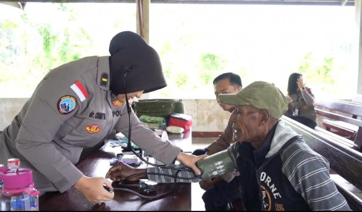 Tokoh Masyarakat Kampung Ansudu, Apresiasi Satgas Ops Damai Cartenz Gelar Bakti Kesehatan Gratis bagi Lansia.