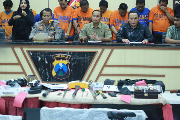 Polda Jatim Berhasil Amankan Tujuh Tersangka Komplotan Pembobol Rumah Lintas Provinsi
