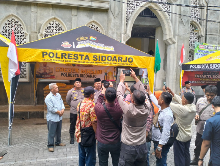 Jumat Curhat Polresta Sidoarjo Lebih Dekat Masyarakat dengan Tebar Manfaat