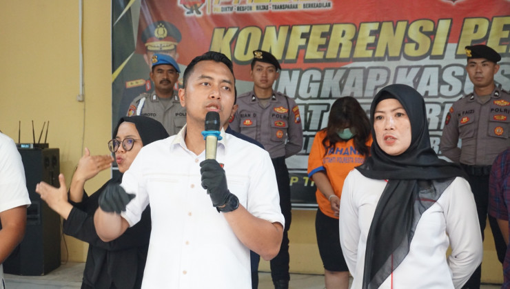 Polisi Ringkus Mucikari di Sidoarjo Jual Perempuan Via Medsos