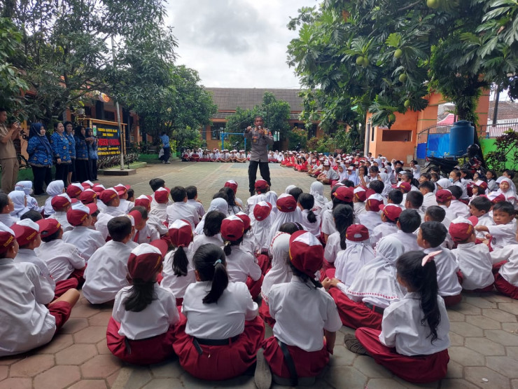 Cegah Perilaku Bullying Sejak Dini, Polisi di Malang Lakukan Penyuluhan ke Sekolah
