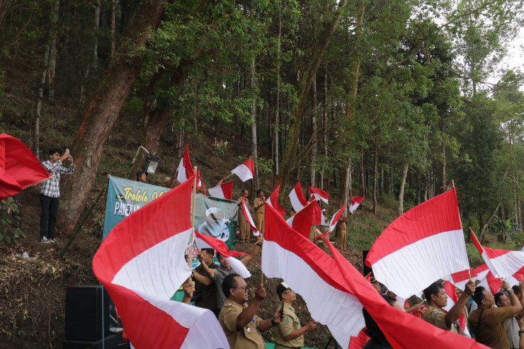 Semangat Kemerdekaan, Polres Magetan dan Forkopimda Magetan “Ngopi Bareng” Bersama Petani Kopi di Lereng Lawu