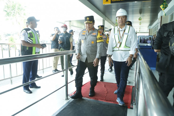 Ops Ketupat Semeru 2023, Kapolda Jatim Cek Pospam dan Posyan di Surabaya Raya