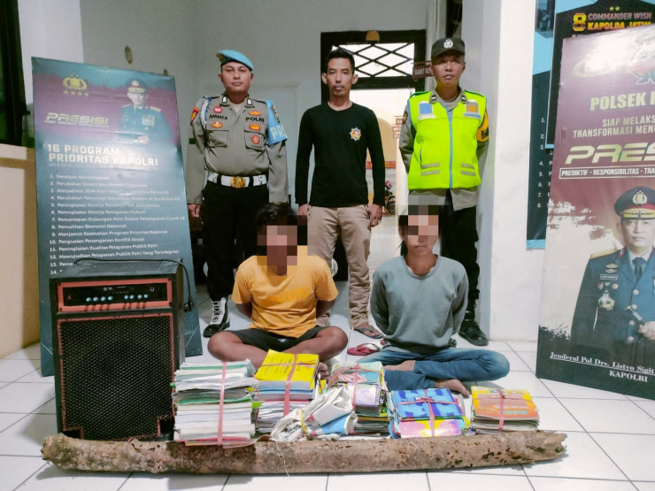 Polisi Berhasil Amankan Dua Tersangka Pencurian Barang Inventaris TK PKK Pandeam di Probolinggo