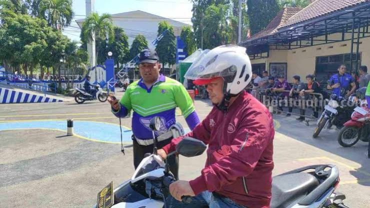 Sambut Hari Lalu Lintas Bhayangkara Ke 68, Polres Kediri Kota Gelar Lomba Ujian Praktik SIM