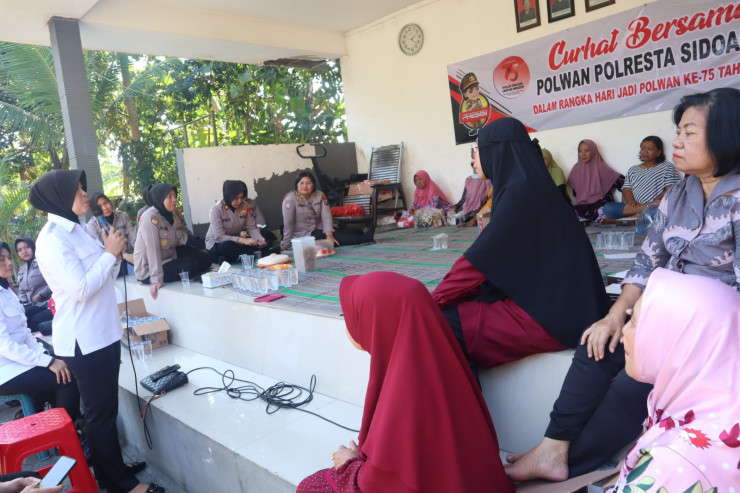 Sambut HUT Polwan Ke-75, Srikandi Sidoarjo Sapa Warga