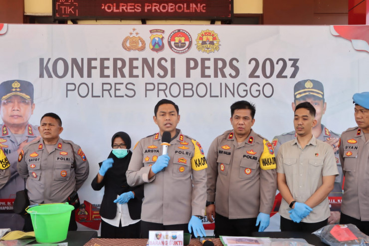 Polres Probolinggo Ungkap Kasus Pembakaran Mobil di Kotaanyar, Komplotan Pelaku Berhasil Diamankan