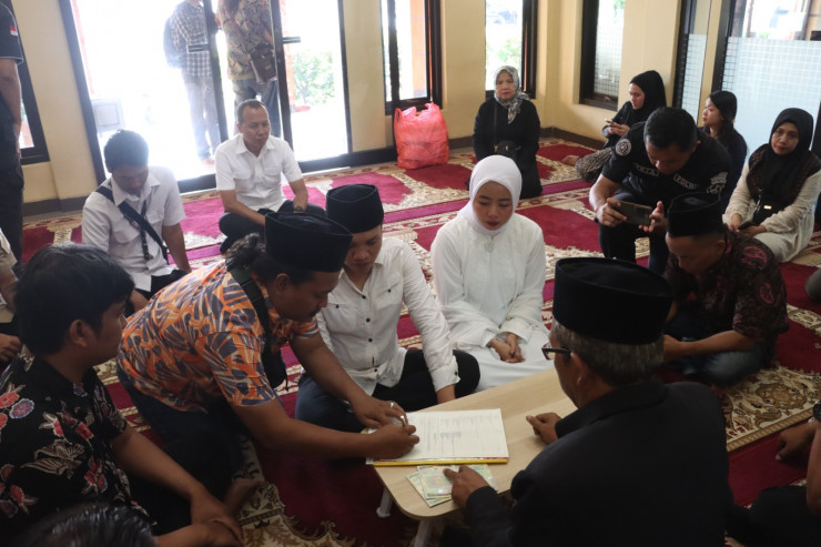 Polres Probolinggo Kota Fasilitasi Salah Satu Tahanan Untuk Melaksanakan Pernikahan