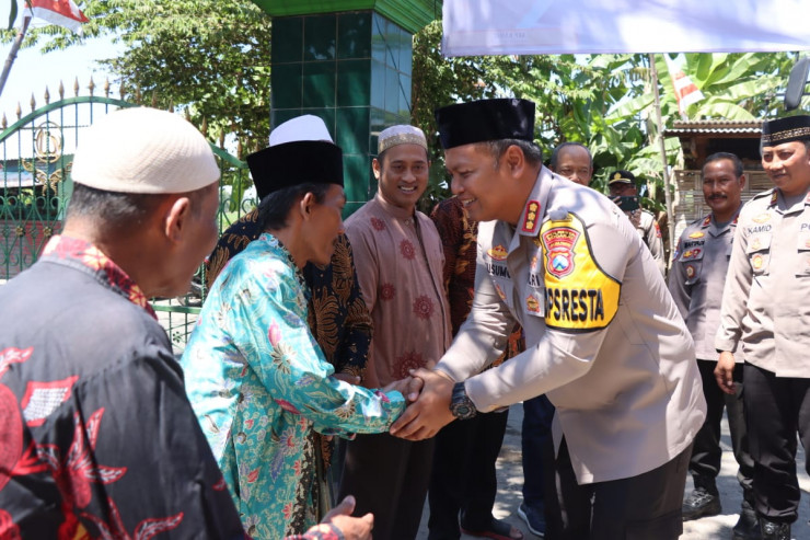 Polresta Sidoarjo Bantu Pembangunan Masjid Sabilul Abidin Prambon