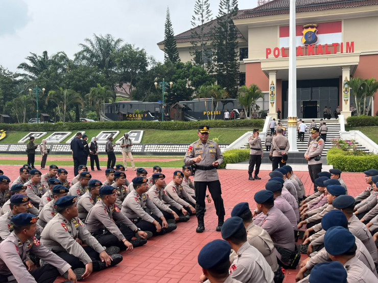 Polri Terjunkan 200 Personel Brimob dan 10 Personel Bareskrim Tangani Karhutla di Kalimantan