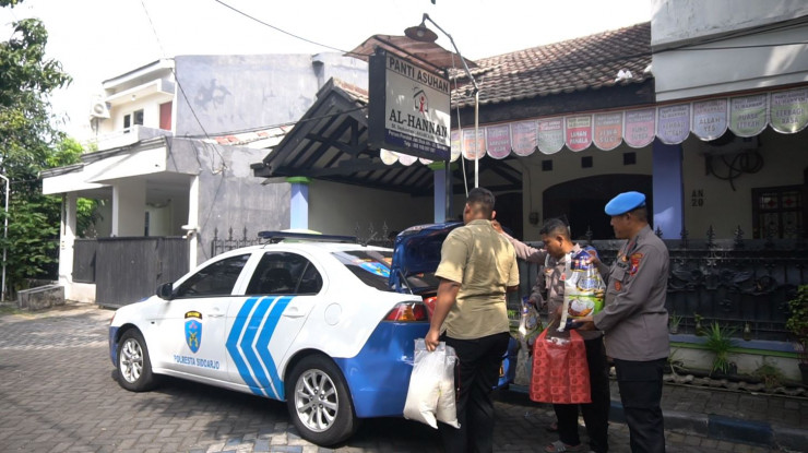 Jumat Berkah, Kepedulian Si Propam Polresta Sidoarjo