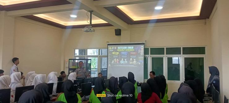 Polresta Sidoarjo Edukasi Pelajar SMK YPM 5 Sukodono tentang Bullying dan Radikalisme